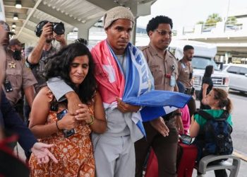 Cuban dissident artist arrives in US after 5-years in prison