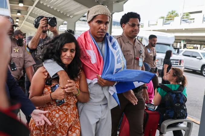 Cuban dissident artist arrives in US after 5-years in prison